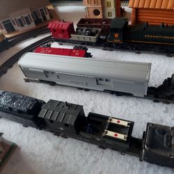Lionel Trains galore all o Gauge 