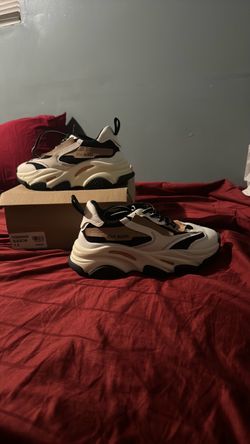Steve Madden possession size 7 womens