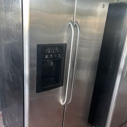 GE Side. Y Side Refrigerator Used 