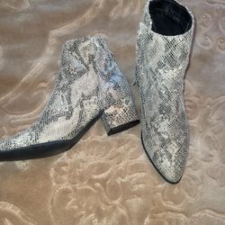 Ladies Boots 8.5