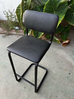 2 black bar stool