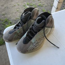 10.5 Men Yeezy Shoes