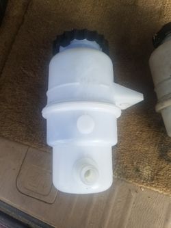 2011-2019 dodge Durango/ jeep grand cherokee power steering fluid resevoir