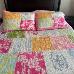 Queen Bedroom 