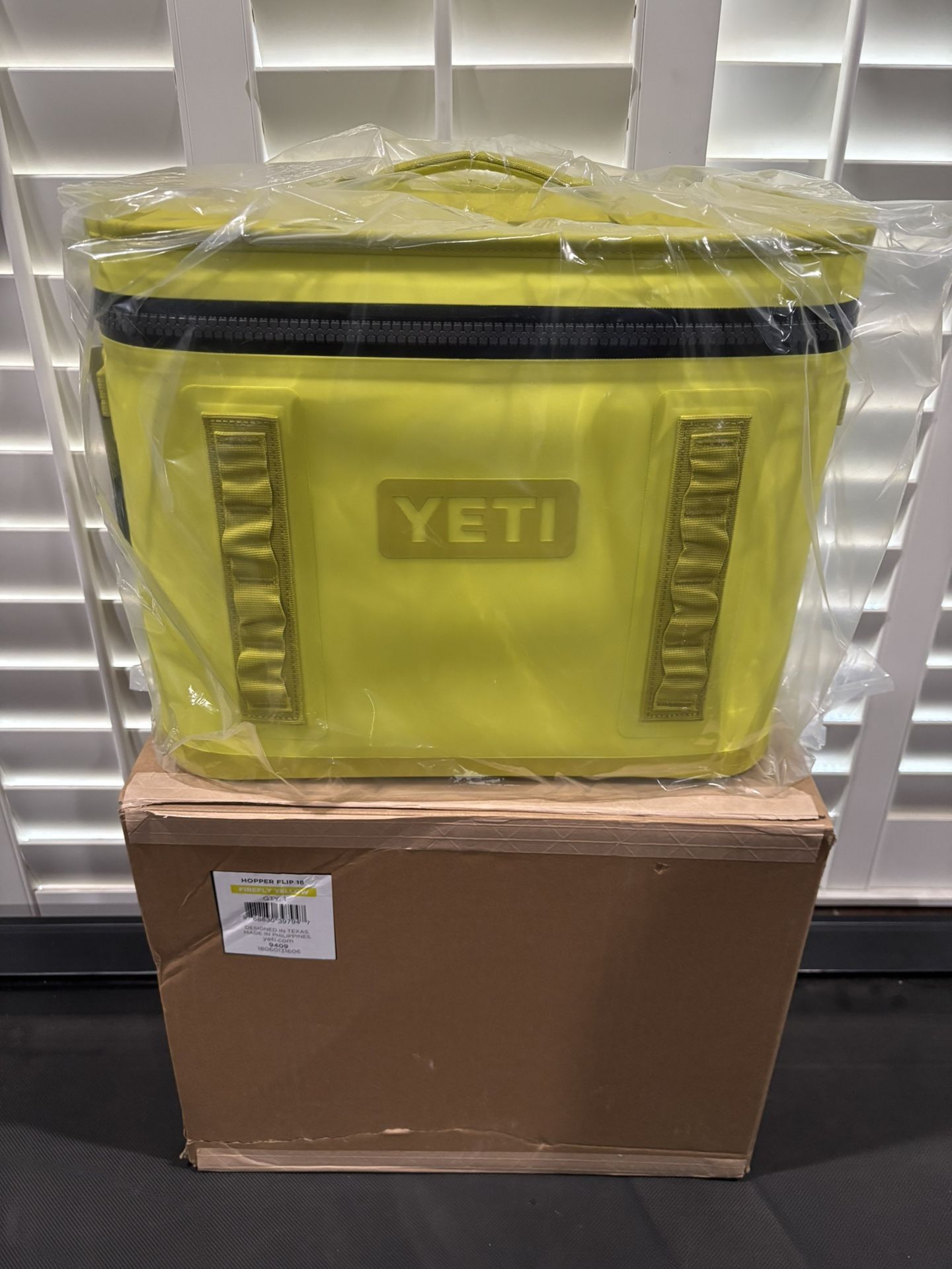 Brand NEW Yeti Hopper Flip 18 Soft Cooler FIREFLY YELLOW Rare New Seasonal Color - $200