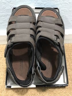 OakHill Men’s Sandal Size 7, $10.00