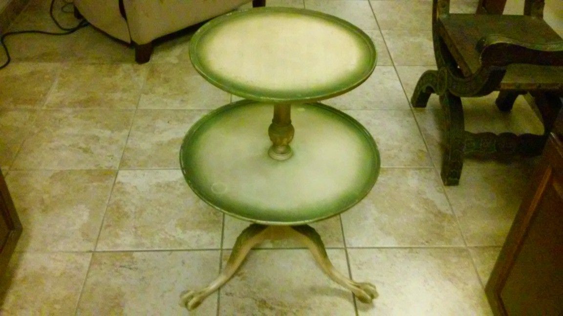 Two tiered claw foot table