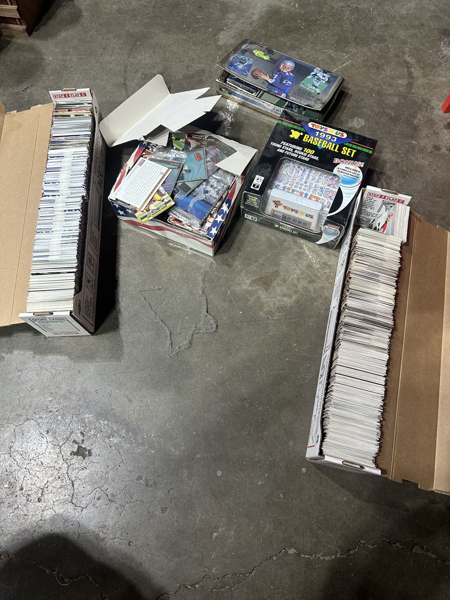 FOOTBALL AND BASEBALL CARDS