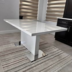 HIGH GLOSS WHITE dining table 🤍