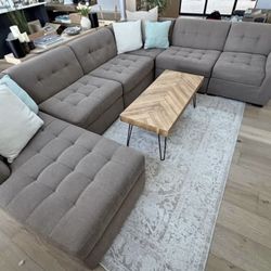 GREY SECTIONAL for sale 🩶👌🏻- Grey Fabric 👌🏻🩶