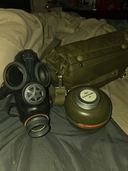 German Military Gas Mask with Filter and Carry Bag