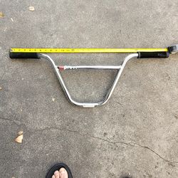 USED PRIMO BARS ARE USED NORMAL WEAR HABLO ESPAÑOL TANBIEN  NO GRIPS 