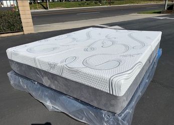 Cal King Organic Cooling Gel Memory Foam!!