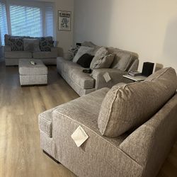 Couch 4 Piece Like New 
