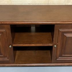 Free Wood Tv Stand Pickup in Wayne 