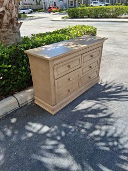 Wooden Dresser W56" D18.5" H34" (scratches on the top one drawer doesn't work well)