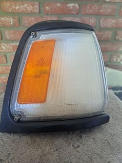 OEM TOYOTA TURN SIGNAL LIGHT ASSEMBLY