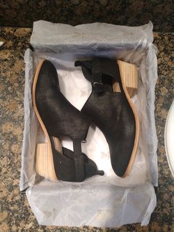 Black ankle booties size 7