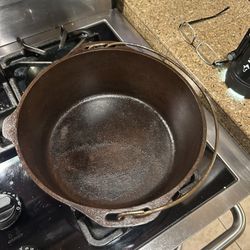 Cast-Iron Dutch Oven 5 Quart Pot Made In USA D 3 8DO