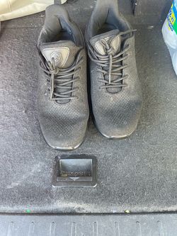 Non-slipping work sneakers