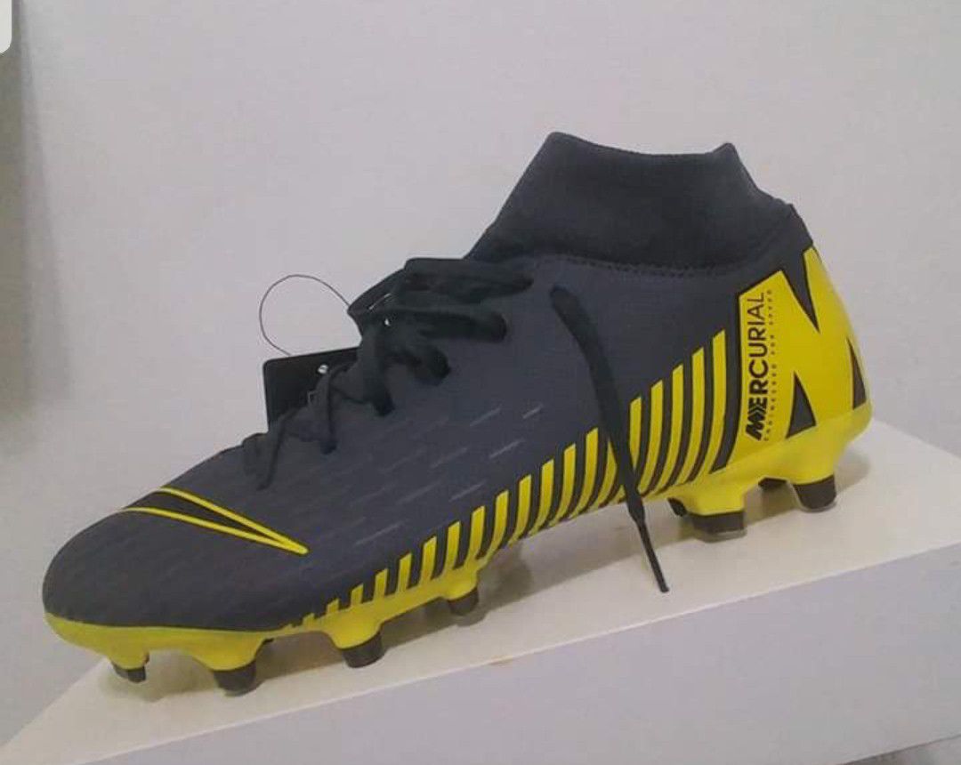 Nike mercurial soccer shoes