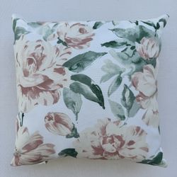 6 Outdoor Patio /Pool Area Pillows