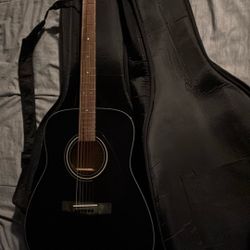 Yamaha F335 Acoustic Guitar with case + Strap 