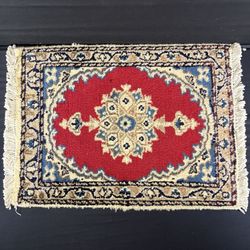 Persian Nain Rug Hand Knotted Red Medallion 2'x1' or 21"x16" or 40cm X 60cm