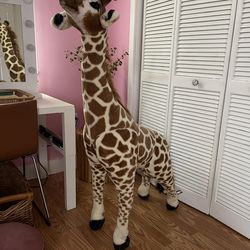 Melissa & Doug 4' Giraffe Lifelike Plush Stuffed Animal for Baby Nursery