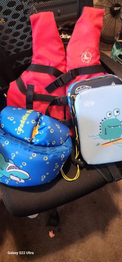 Free swimming vests