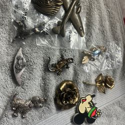 Custom Jewelry And Pins 