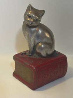 RARE Vintage 1940s Metal Cat Paperweight on