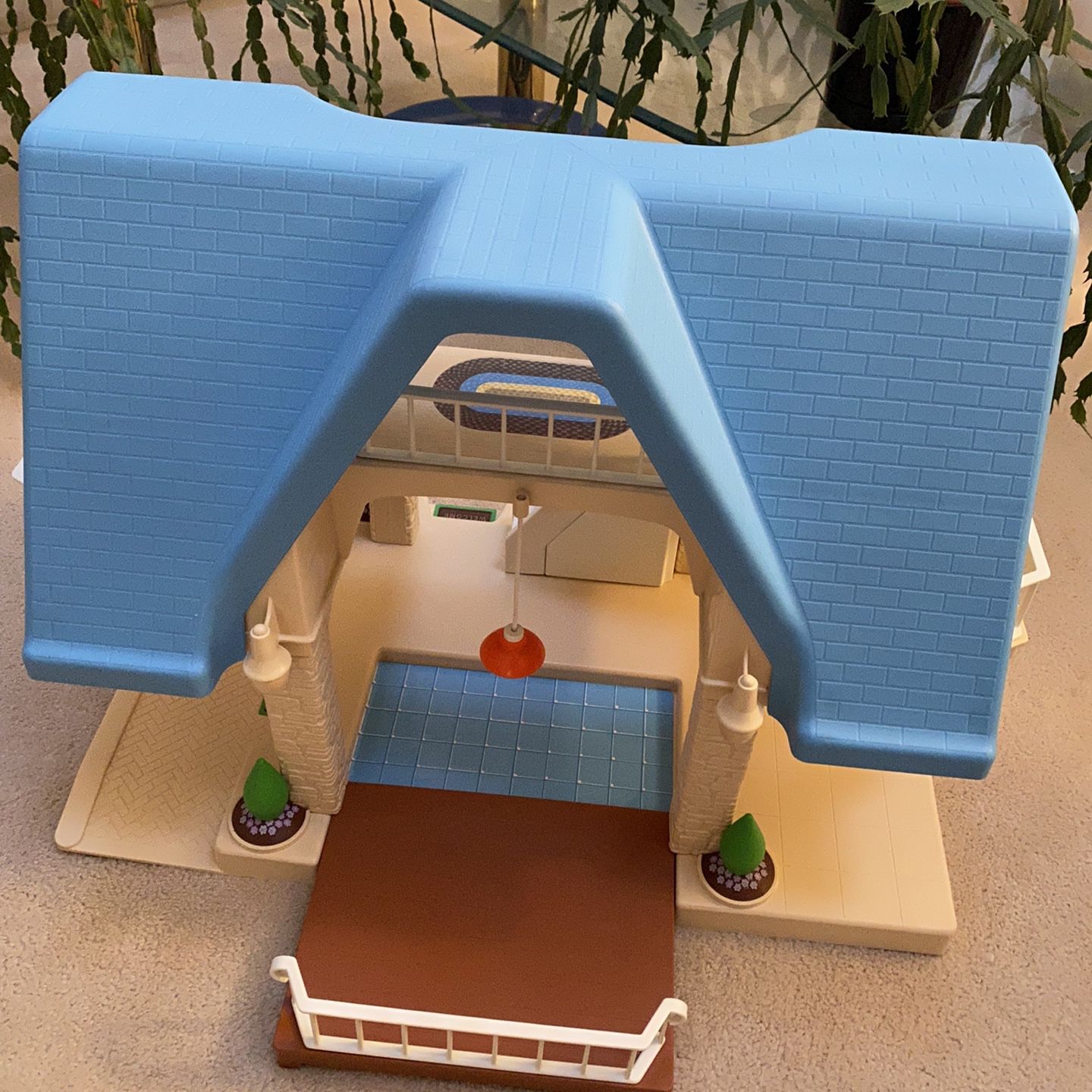 Little tikes best sale dollhouse blue roof