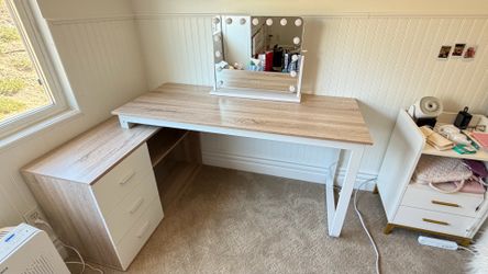 Desk with Vanity Mirror and Lights
