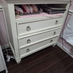 Full Size Bed And Dresser