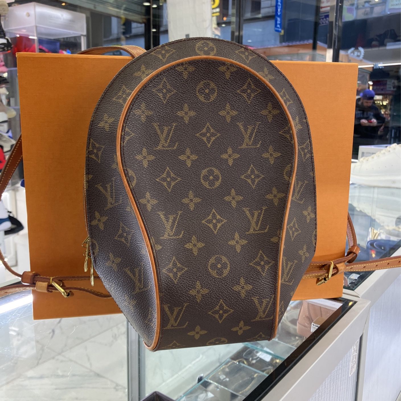 Louis Vuitton Sling Bag for Sale in Peck Slip, NY - OfferUp