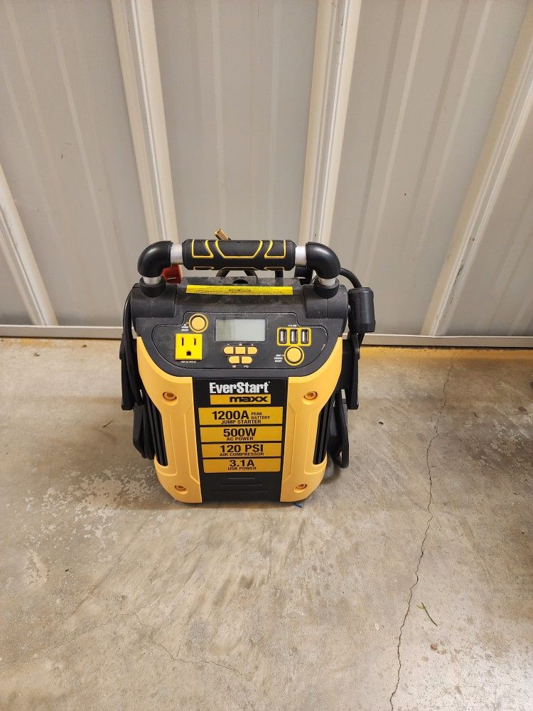 Everstart MAXX Vehicle Jump Starter
