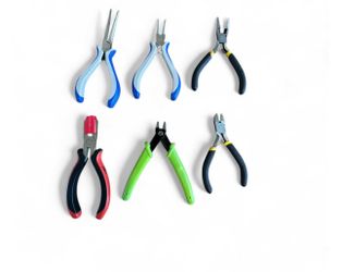 Multi-coloured pliers bundle