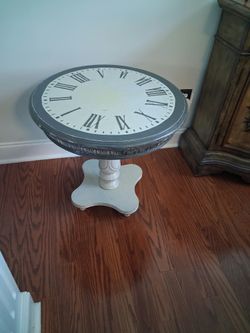 26" round end table