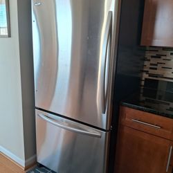 Whirlpool  Bottom Freezer and top refrigerator with bottom ice maker 