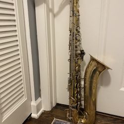 BUESCHER ARISTOCRAT TENOR SAXOPHONE 