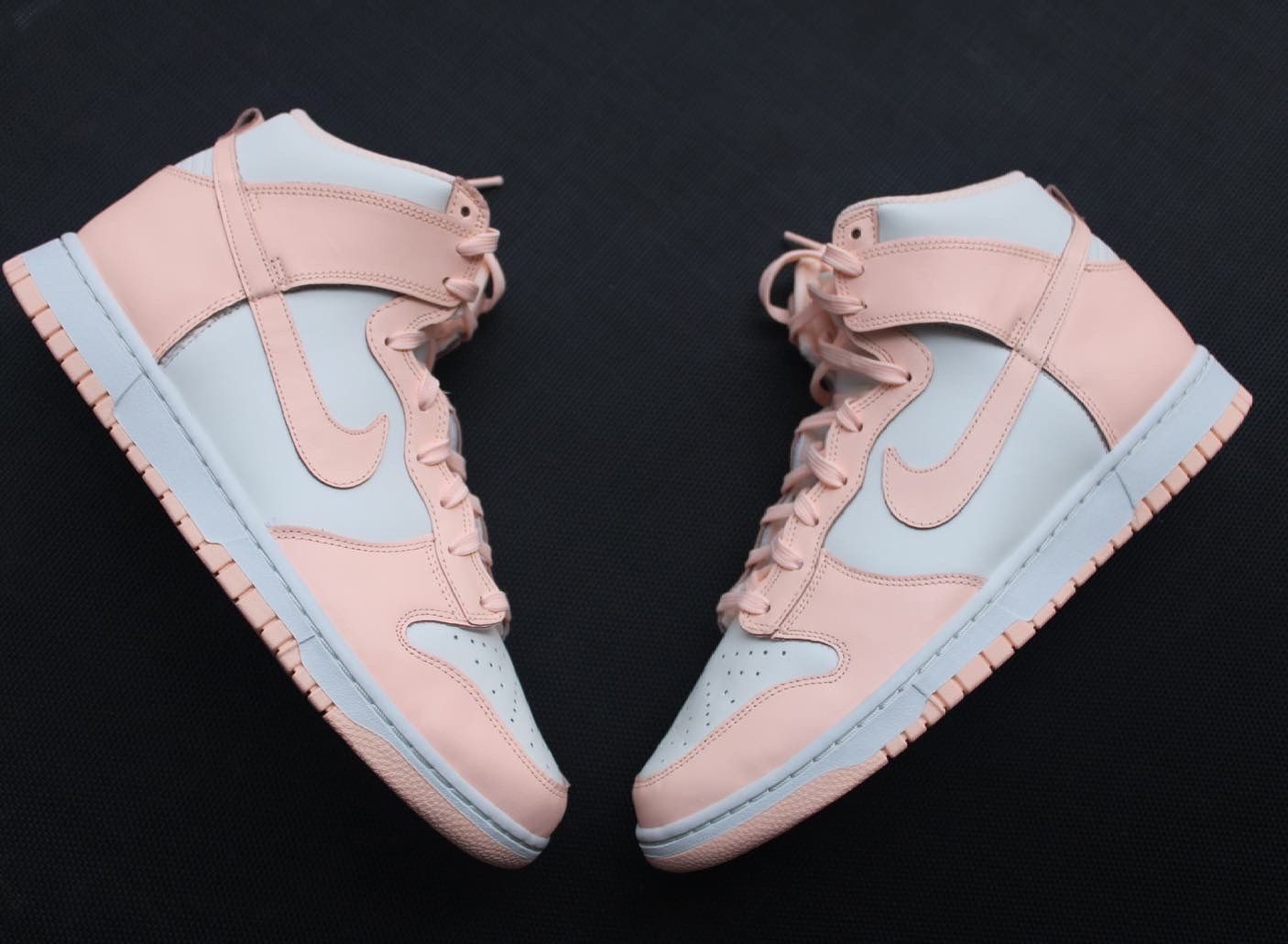 nike sail crimson tint