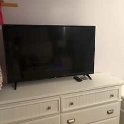 43” LG TV