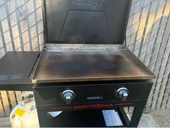 Double burner flat top grill with lid