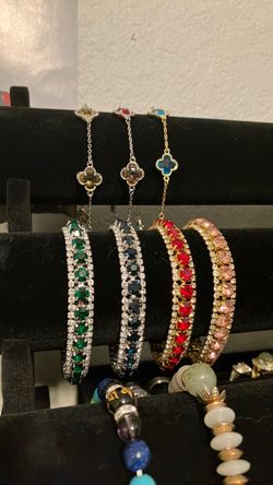 Bracelets and anklets (Choice Options)