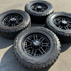 F250 F350 20” Hostile Black Wheels With 35” Toyo R/T tires Off-Road