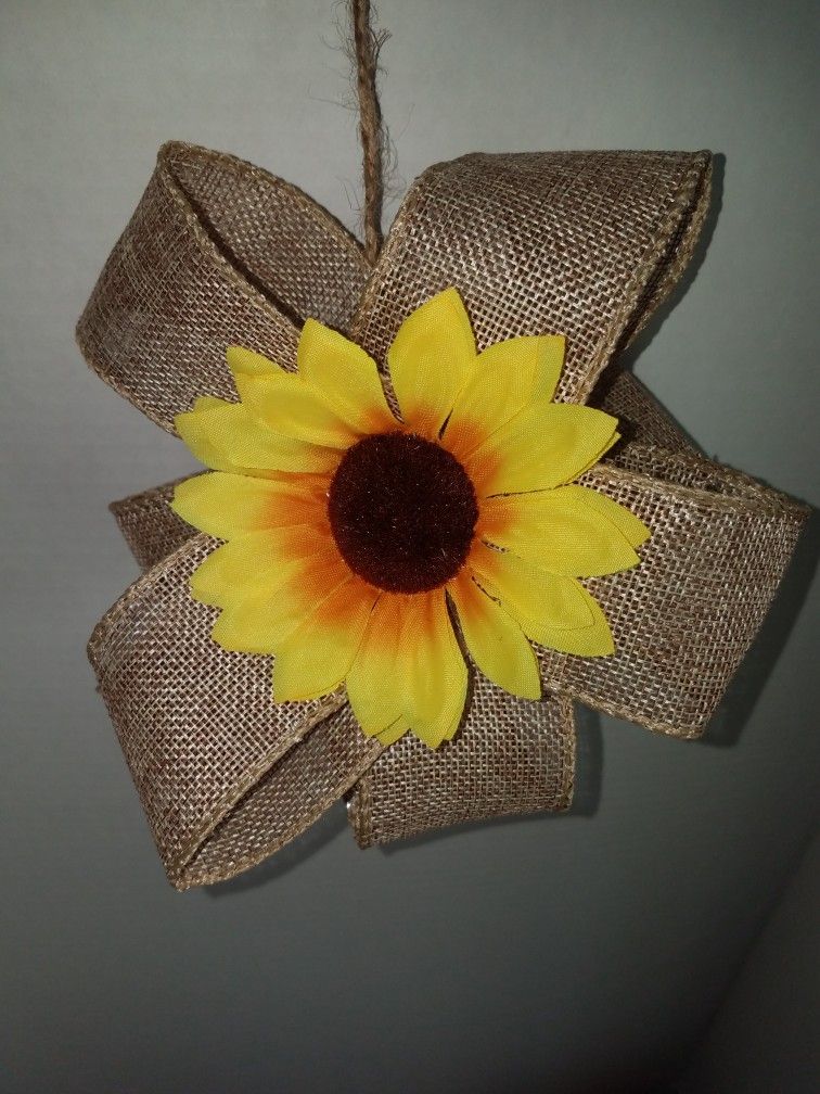 Burlap Bows With Sunflowers
