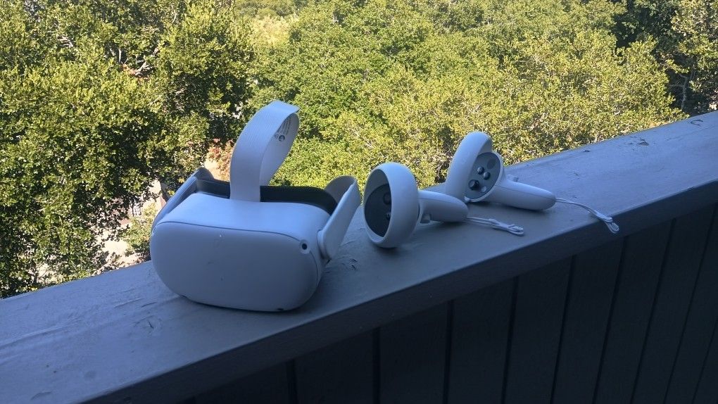 Oculus/Meta Quest 2 Headset + Controllers