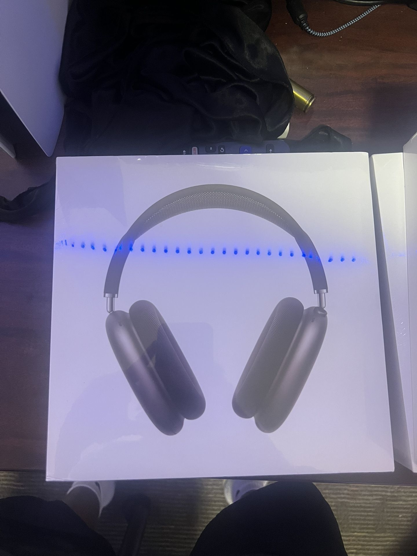 Apple Pros And max 