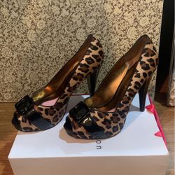 High heel by Paris Hilton M8